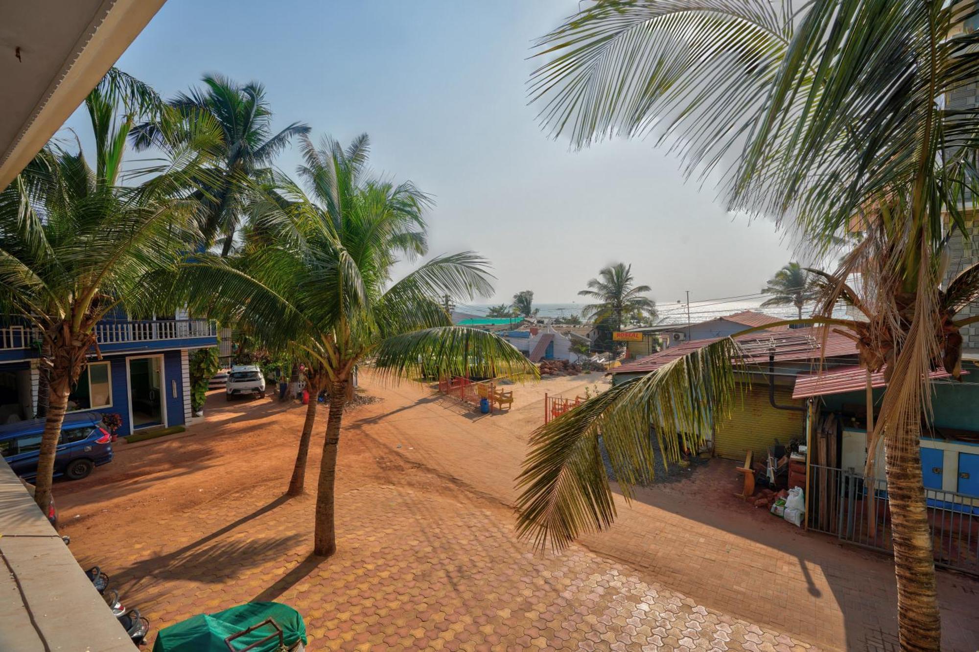 Roseal Beach Front Baga Kültér fotó